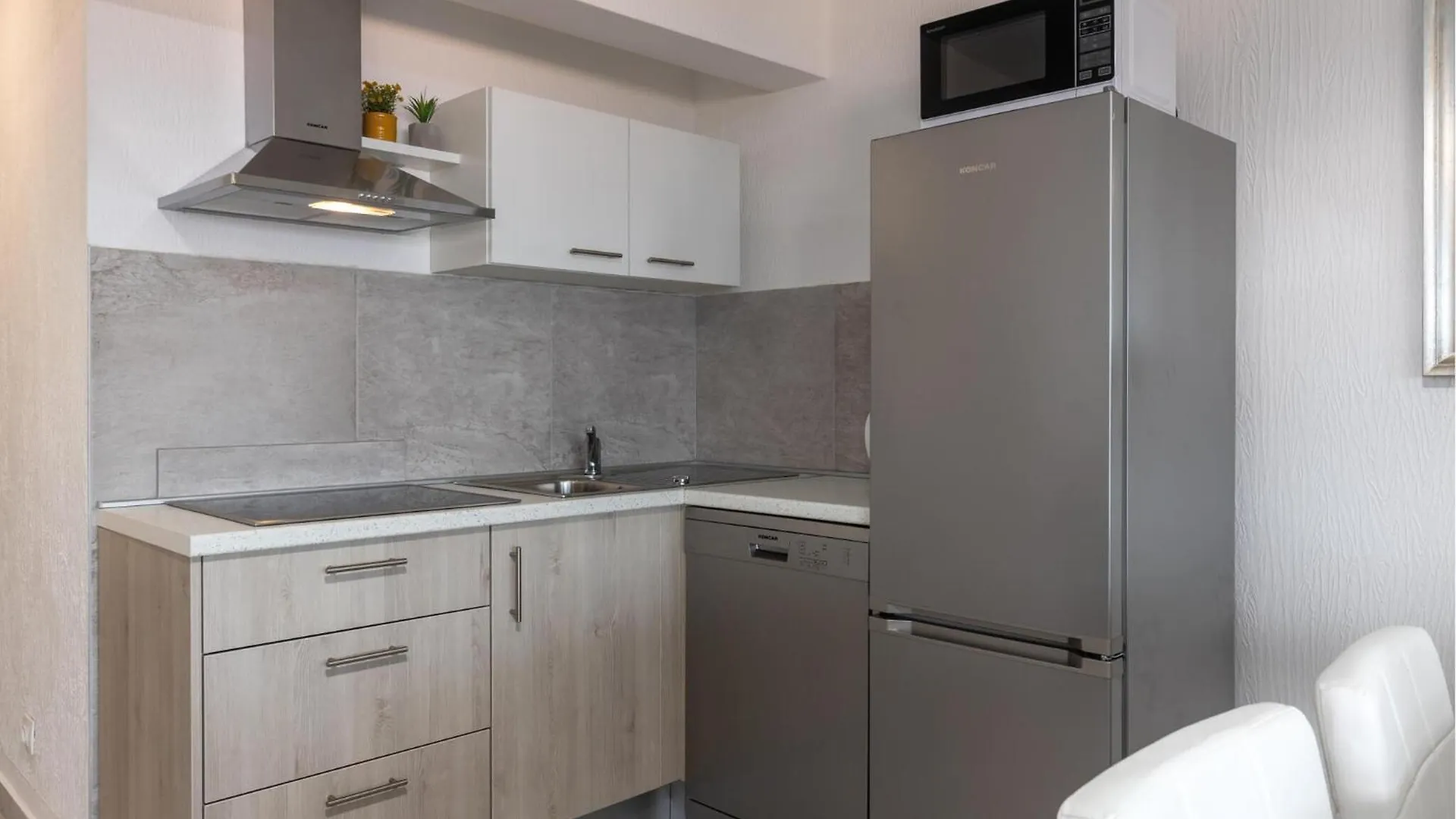 3 Bedroom Beautiful Apartment In Crikvenica