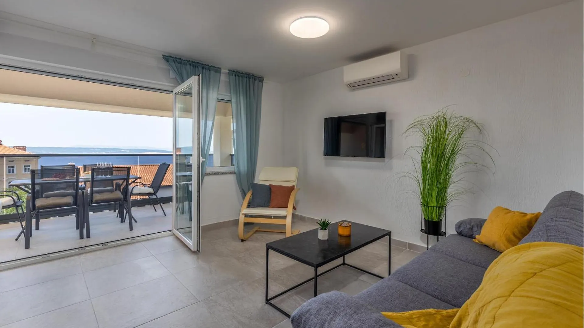 3 Bedroom Beautiful Apartment In Crikvenica