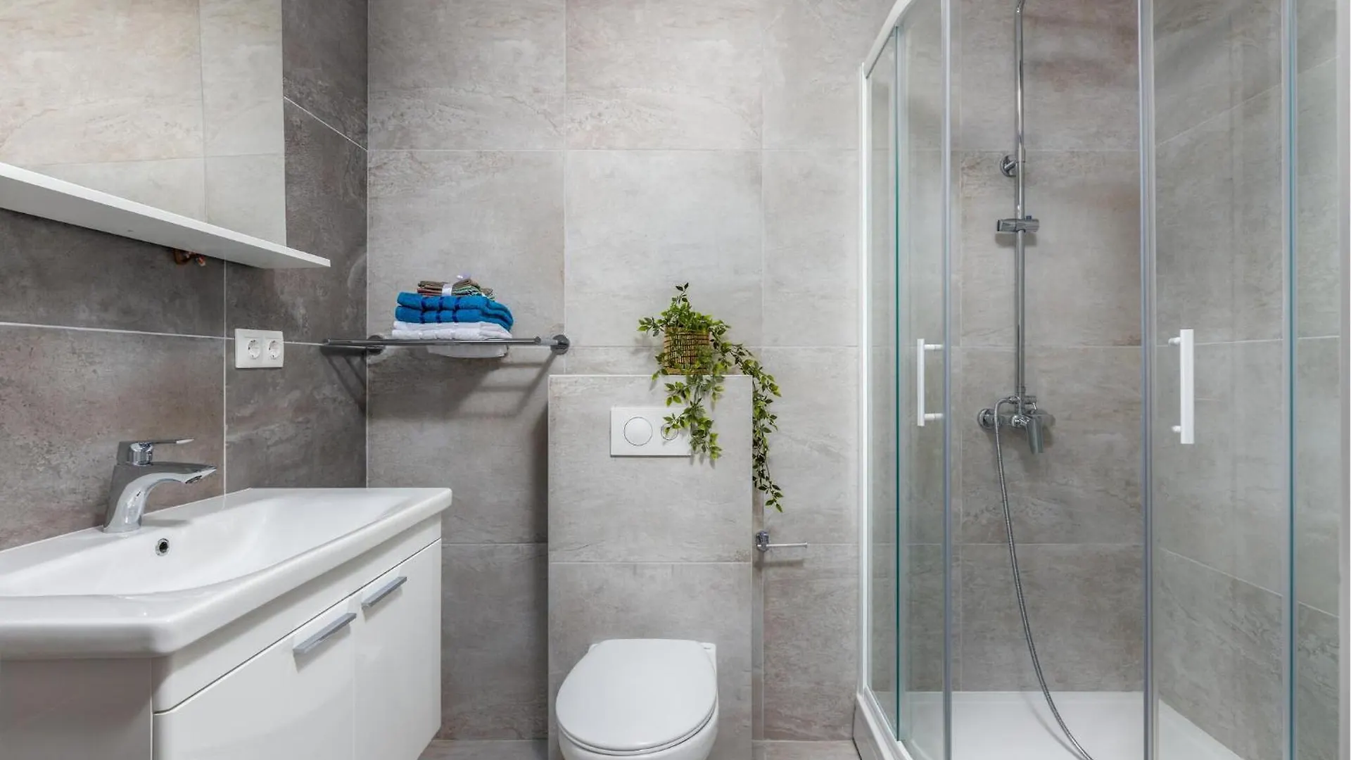 3 Bedroom Beautiful Apartment In Crikvenica