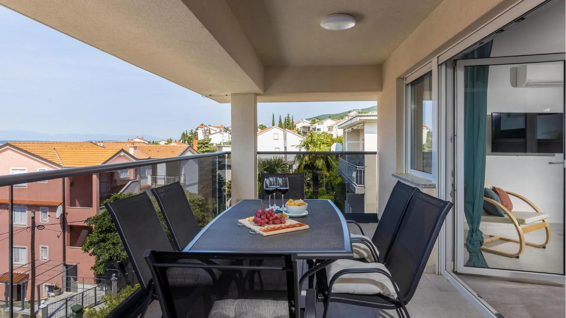 3 Bedroom Beautiful Apartment In Crikvenica